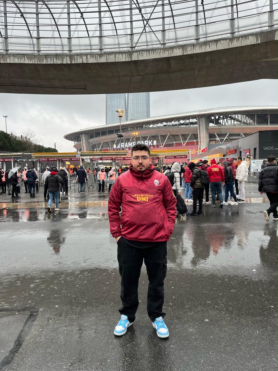 uAUNIAksaray's tweet photo. Oluşumumuzun temsilcisi; canımız, ciğerimiz Edip Mehmet Kargın’ın doğum gününü kutlar ultrAslan UNI çatısı altında sağlıklı seneler dileriz.

#ultrAslanUNI https://t.co/hpXl5MVOsV