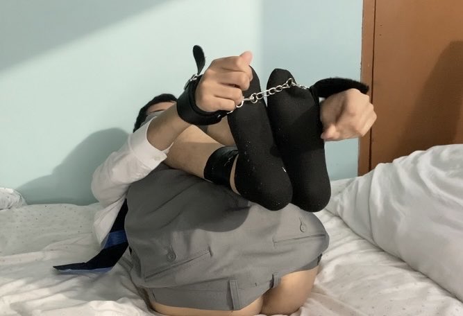Onlylevin_'s tweet photo. They came into the house and left me chained up and ready to get fucked! 🥵🔥💦

Are you going to help me, or are you going to take advantage of the situation? 😈

#gay #twink #socks #bondage #bdsm #gaybdsm #onlyfans #bubblebutt #nsfw #gaynsfw #nsfwtwt #gayuk #bubblebutt #gaykink #mlm #gayporn #femboy #horny #gaysex