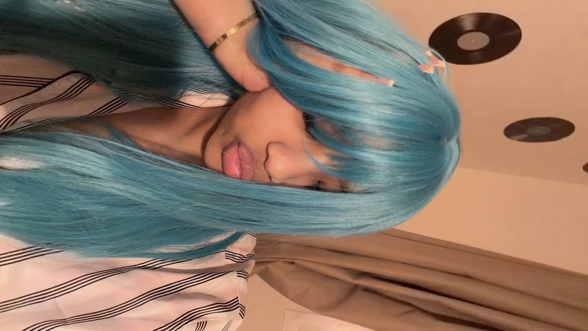 tinyomen's tweet photo. when theres a colorful synthetic wig at the function https://t.co/6NdeyNvtIb