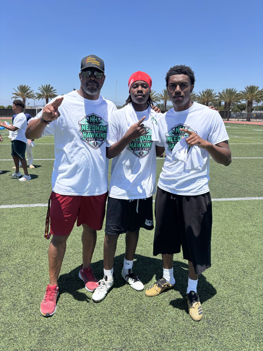 FredrickGr47619's tweet photo. Had a great learning experience at the NEEDHAM &amp; HAWKINS youth camp, very grateful to show my talents to my peers and teachers.@MichaelKarls @centerlocked #comingforitall #agent12 #freshmanonvar https://t.co/EepiH5stnf
