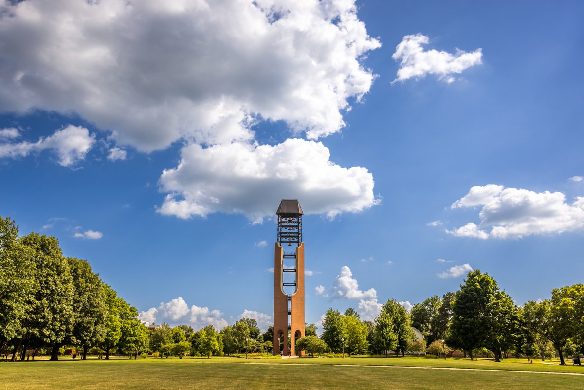 UofIllinois's tweet photo. Heading into the weekend serving summertime realness ✨ https://t.co/vvBgIIxFX9