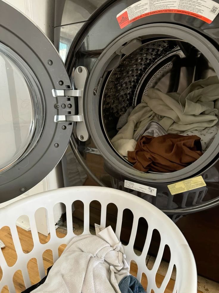 exknighttx's tweet photo. Laundry 🧺 proof https://t.co/iyhwmU3mlp
