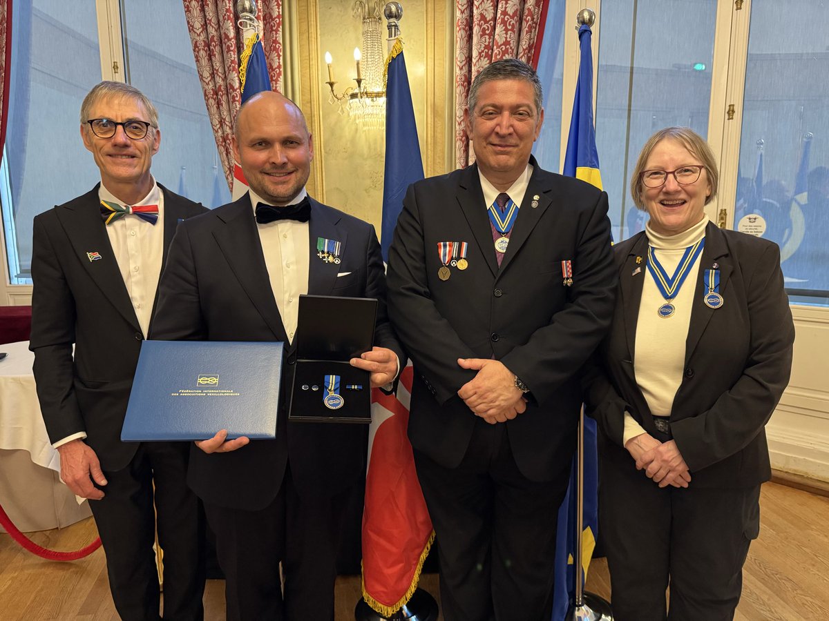RemigijusBimba's tweet photo. 🏅 Honoured to receive the FIAV Fellow distinction during the closing ceremony of the 31st International Congress of Vexillology (#ICV31) in Paris. Proud to represent 🇱🇹 Lithuania in the international vexillological community.

#FIAV #FIAVFellow #Vexillology #GHVI #Lithuania https://t.co/WCniHDzhHi
