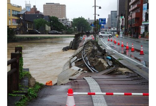 mslaml20451025's tweet photo. ３年前の梅雨前線の災害。明日の大雨は気をつけましょう☔🌊⚠️ https://t.co/W7rxWXwN89