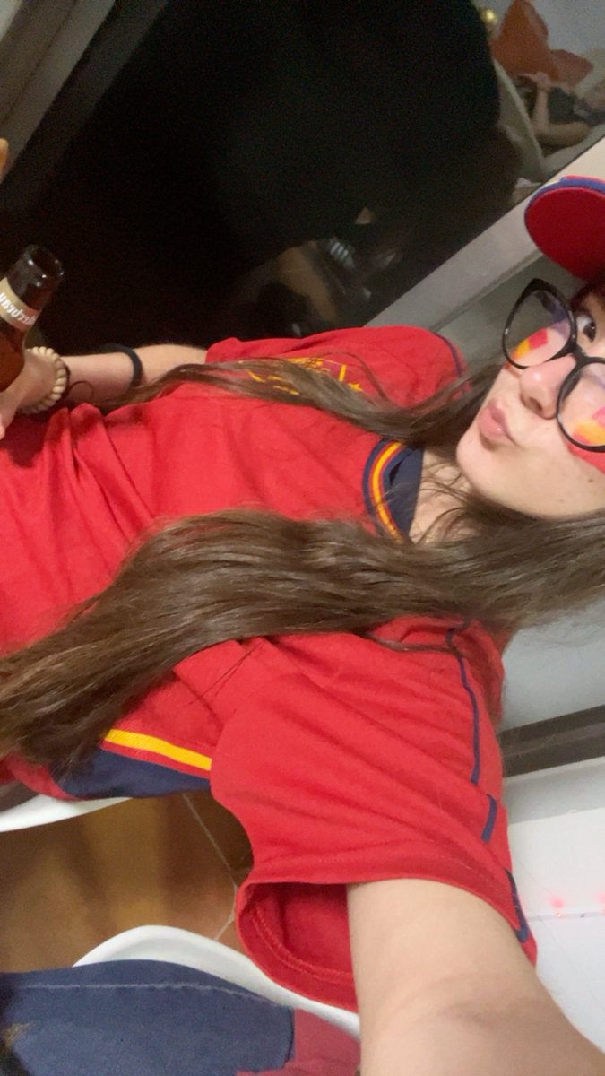candelitaapares's tweet photo. HEMOS GANADO 🙌 (me la suda el fútbol yayy) https://t.co/ixdJXnpdtf