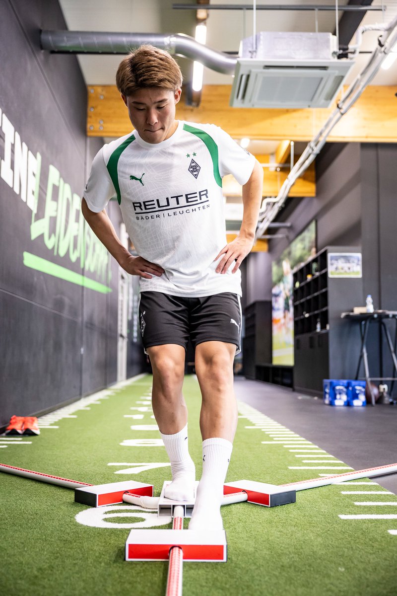 borussia_jp's tweet photo. 準備開始💪

#ボルシアMG #宇野禅斗 https://t.co/AiRC8zE9Nq