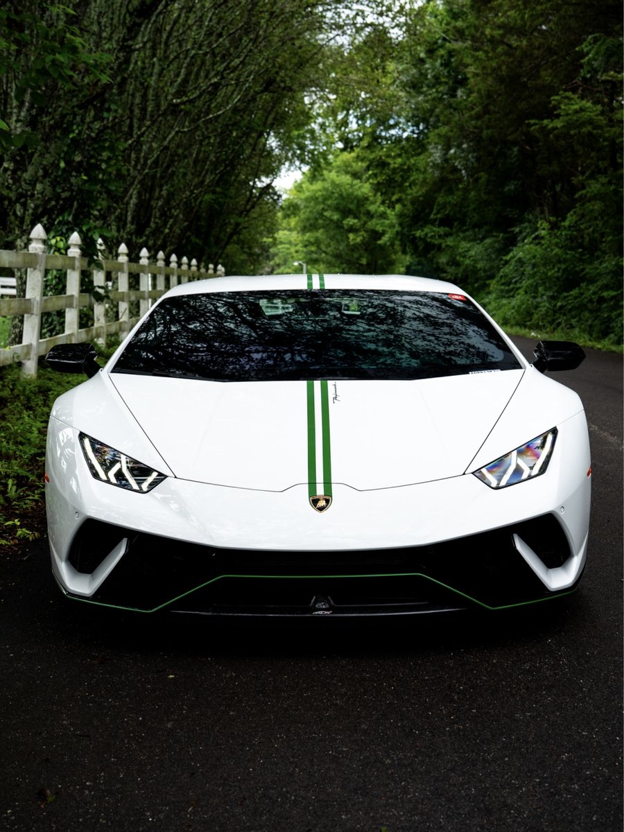 duPontREGISTRY's tweet photo. 2018 Lamborghini Huracán Performante, now live on duPont REGISTRY Live with no reserve.

Finished in Bianco Monocerus over Nero Ade Alcantara with Verde Fauns accents, this Huracán Performante shows just 4,631 miles.

https://t.co/yysD1uch8V https://t.co/ldoUahzMsG