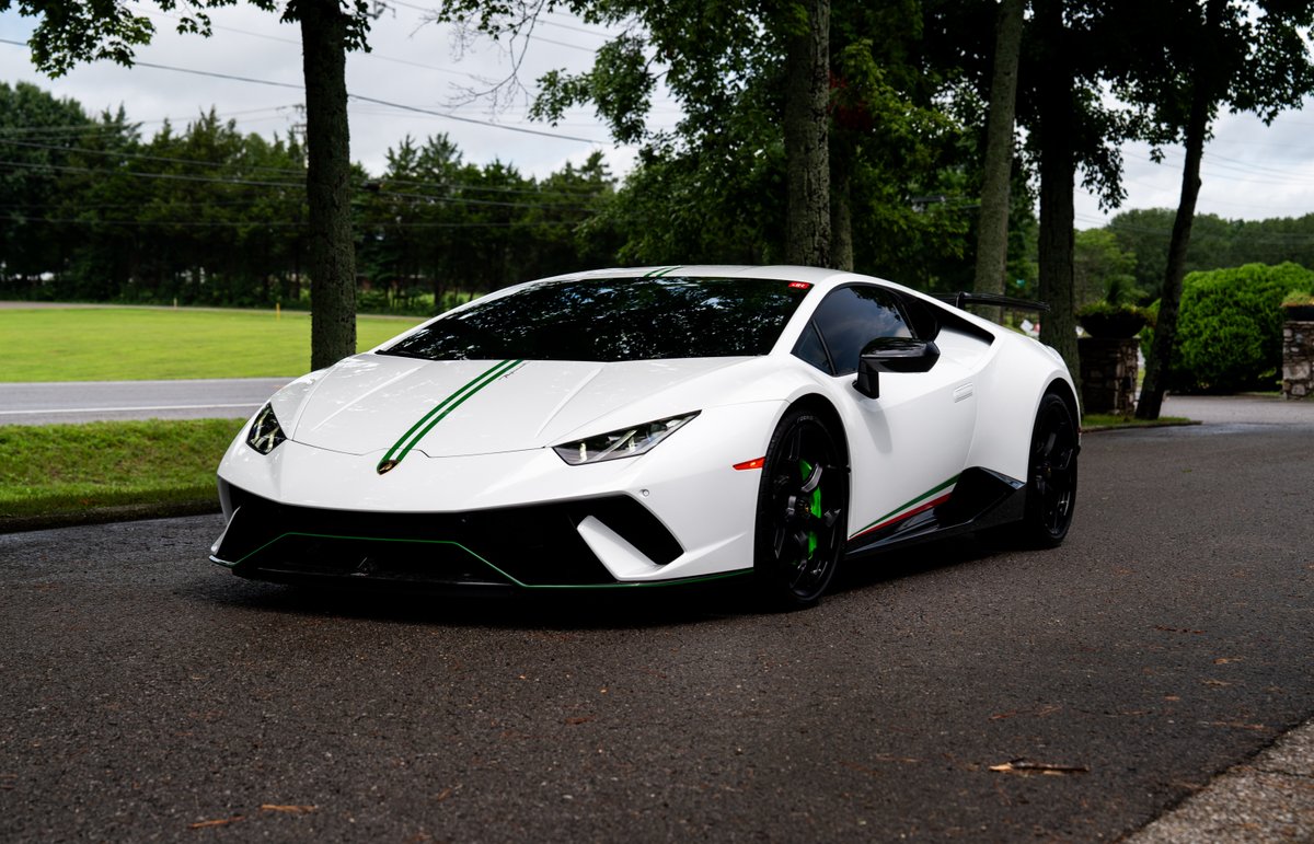 duPontREGISTRY's tweet photo. 2018 Lamborghini Huracán Performante, now live on duPont REGISTRY Live with no reserve.

Finished in Bianco Monocerus over Nero Ade Alcantara with Verde Fauns accents, this Huracán Performante shows just 4,631 miles.

https://t.co/yysD1uch8V https://t.co/ldoUahzMsG