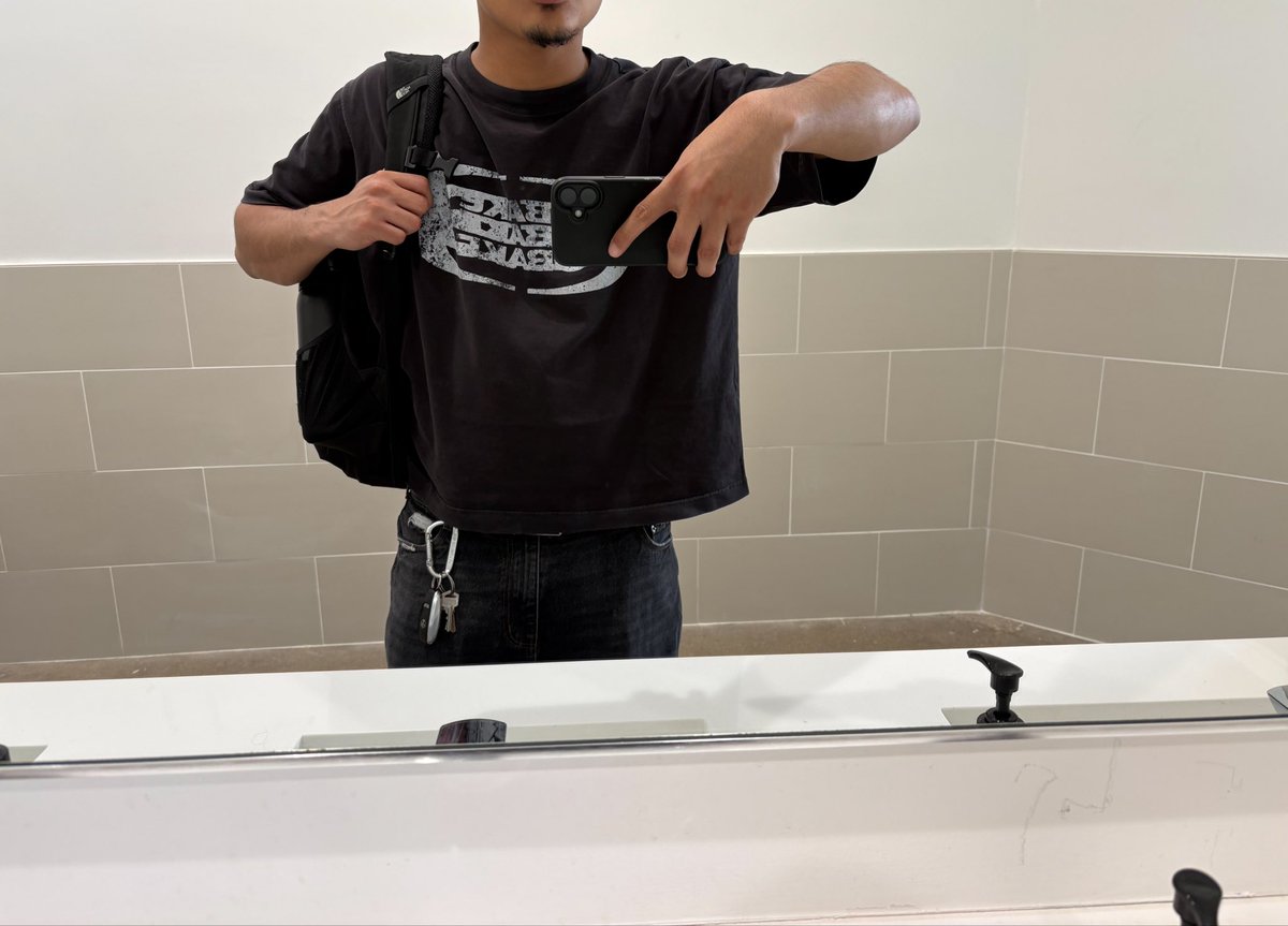 vetement00's tweet photo. i’ve returned. https://t.co/57hRuTuSsH