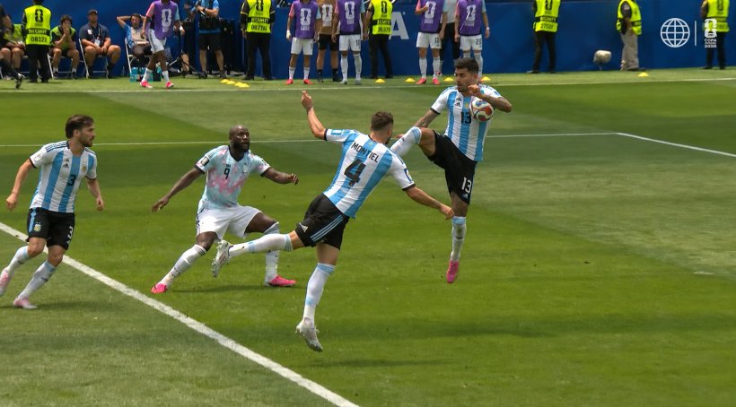 facupietro's tweet photo. Mano sin intencion tio, no es nada

// 

OTRA VEZ ARGENFIFA ROBANDO, SIGUEN LAS AYUDITAS DE INFANTINO https://t.co/yDWaKkaEQ5