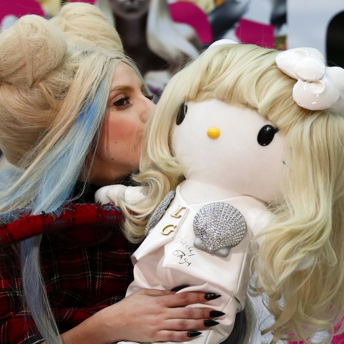 GagaSickMonster's tweet photo. 𝒮𝒽𝒶𝓀𝑒 𝓎𝑜𝓊𝓇 𝒦𝒾𝓉𝓉𝓎, 𝒮𝒽𝒶𝓀𝑒 𝓎𝑜𝓊𝓇 𝒦𝒾𝓉𝓉𝓎 https://t.co/0emZsHeiJ5