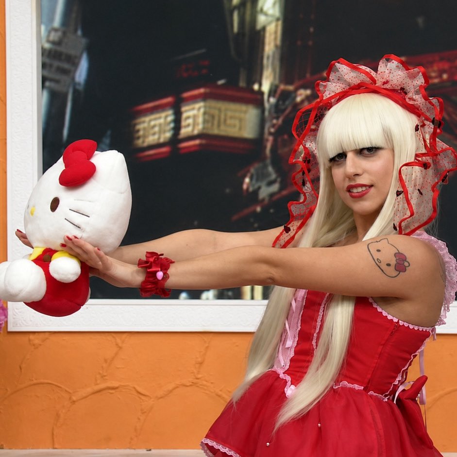 GagaSickMonster's tweet photo. 𝒮𝒽𝒶𝓀𝑒 𝓎𝑜𝓊𝓇 𝒦𝒾𝓉𝓉𝓎, 𝒮𝒽𝒶𝓀𝑒 𝓎𝑜𝓊𝓇 𝒦𝒾𝓉𝓉𝓎 https://t.co/0emZsHeiJ5