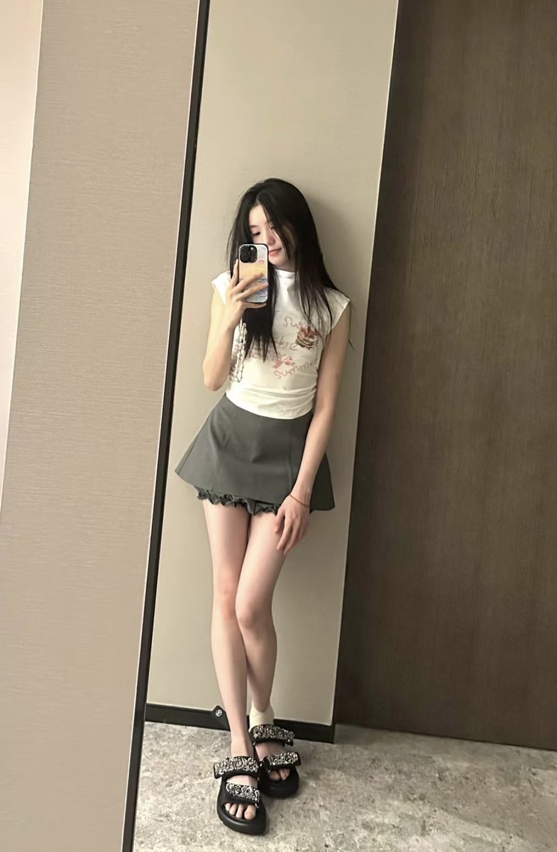Eleanor96154901's tweet photo. 刘浩存，清纯小白花，真想美美的日一顿，全射给她那张干净清纯的脸上。存子嗦🐔8太爽了
合集：https://t.co/uqdiPthpfd https://t.co/AmnCff2rBK