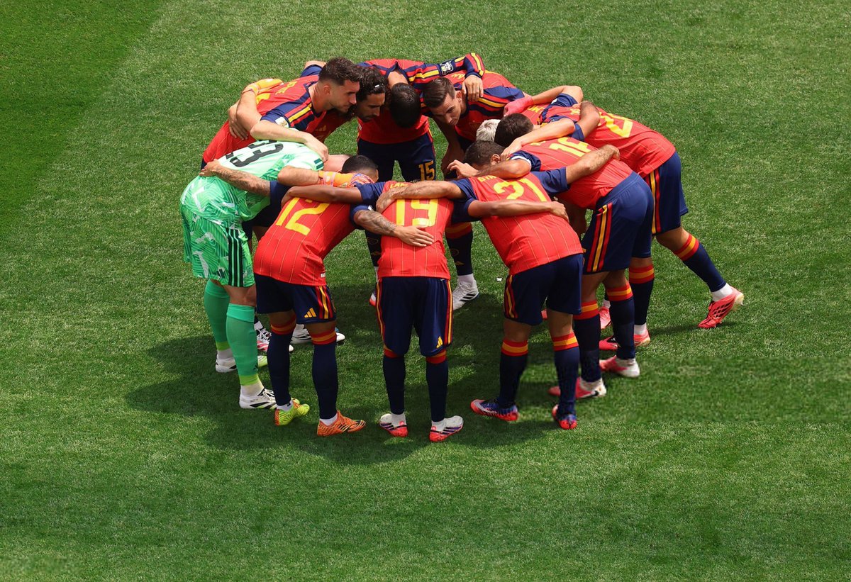 spain_national's tweet photo. 📊 تاريخي ——- دي لا فوينتي 

منتخب دي لا فوينتي كسر رقم الجيل الذهبي بعدد المباريات المتتالية بدون خسارة (36) مباراة ✅

◀️ الجيل الذهبي وصل لـ 35 مباراة متتالية