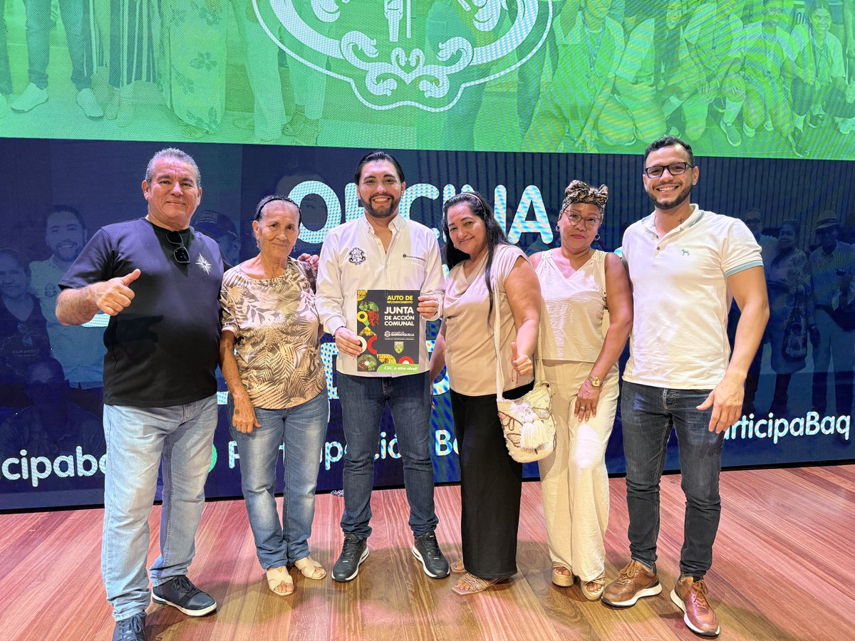 ParticipaBaq's tweet photo. 🙌👥 Posesionamos y entregamos Autos de Reconocimiento a 170 Juntas de Acción Comunal para el período 2026–2030. 

Inician una nueva etapa con el compromiso de trabajar por el bienestar de los barrios y comunidades de Barranquilla, fortaleciendo la participación ciudadana. https://t.co/hFNMmwyACw