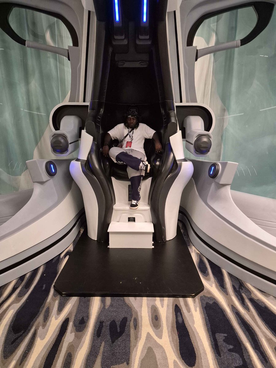 KamiZxous's tweet photo. I got a new gaming chair
#Tennocon2026 https://t.co/rOgQ8PKtpT