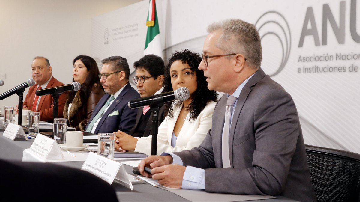 isapeducacion's tweet photo. ¡Un paso histórico para la profesionalización en México! 🤝
La ANUIES (@ANUIES), encabezada por el Dr. Luis González Placencia, Secretario General Ejecutivo, y el INAP (@inap_mx), liderado por su presidente, el Dr. Eber Betanzos Torres, formalizaron una alianza estratégica que une la experiencia universitaria con la especialización en gestión gubernamental, impulsando la excelencia en el servicio público desde el nivel municipal hasta el federal.

Sobre este acuerdo, nuestro presidente, el Dr. Rafael Enrique Valenzuela Mendoza (@RafaelVzlaM), señaló: "Esta firma refrenda el interés de sumar nuestras fortalezas para poner a dialogar a la academia con la práctica administrativa, construyendo una nueva etapa para el sistema INAP de la mano de la ANUIES". Este convenio es clave para fortalecer la educación continua en Sonora y en todo el país, garantizando mejores capacidades profesionales para quienes transforman nuestra administración pública. 🏛️✨

Son 36 años formando líderes para el futuro
#ISAP #AdministraciónPública #Innovar #Preservar #Transformar