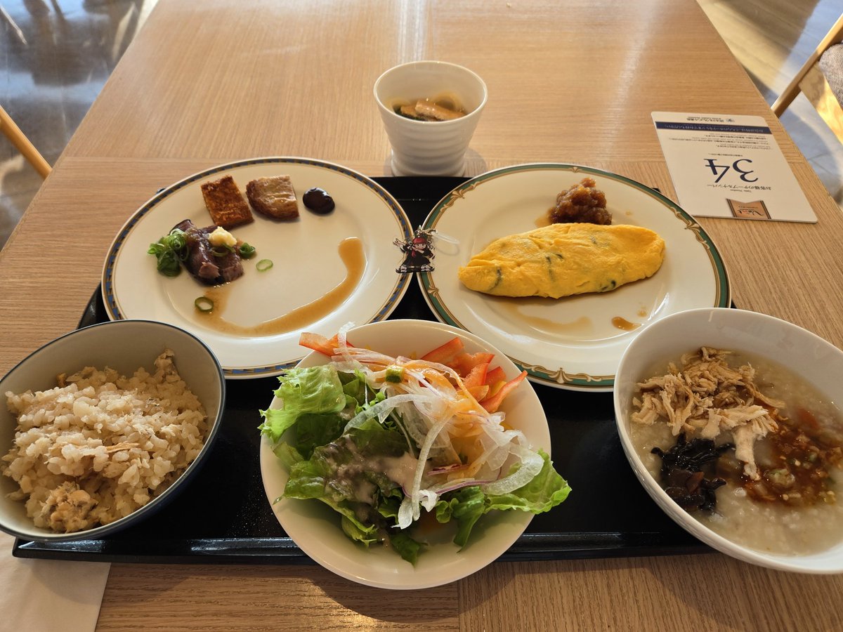 Photo by clover JRホテルクレメント高松の朝食だよかめがいさん
松山鯛めし、フィッシュカツ、じゃこ天、餡餅雑煮、カツオのたたき、ちりめんじゃこと塩昆布のオムレツと盛りだくさん!
ソフトクリームもあるからコーヒーに入れて飲んだよ! https://t.co/p3vR71aqdy
