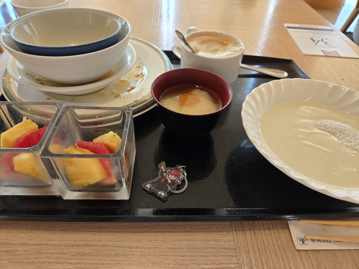 Photo by clover JRホテルクレメント高松の朝食だよかめがいさん
松山鯛めし、フィッシュカツ、じゃこ天、餡餅雑煮、カツオのたたき、ちりめんじゃこと塩昆布のオムレツと盛りだくさん!
ソフトクリームもあるからコーヒーに入れて飲んだよ! https://t.co/p3vR71aqdy