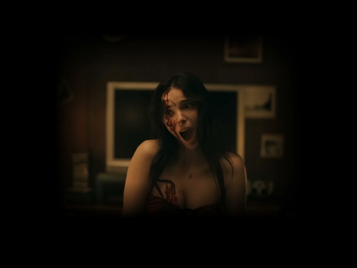 azinhabrasil's tweet photo. Christopher Nolan diz que filmes como 'Obsession' e 'BACKROOMS' mostram que o novo cinema está no caminho certo. E até compara o longa de Kane Parsons com a fase mais enigmática de David Lynch. Concordam? https://t.co/hXw1A0LDm9