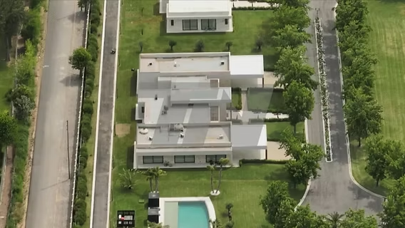 Check_Futbol's tweet photo. evasión tributaria y retención indebida de aportes

Tambien por lavado de dinero e irregularidades financieras siendo la mansion que tienen en Pilar lo que mas llamo la atencion (sin mencionar la coleccion de autos caros) https://t.co/xFaKoJsWT8
