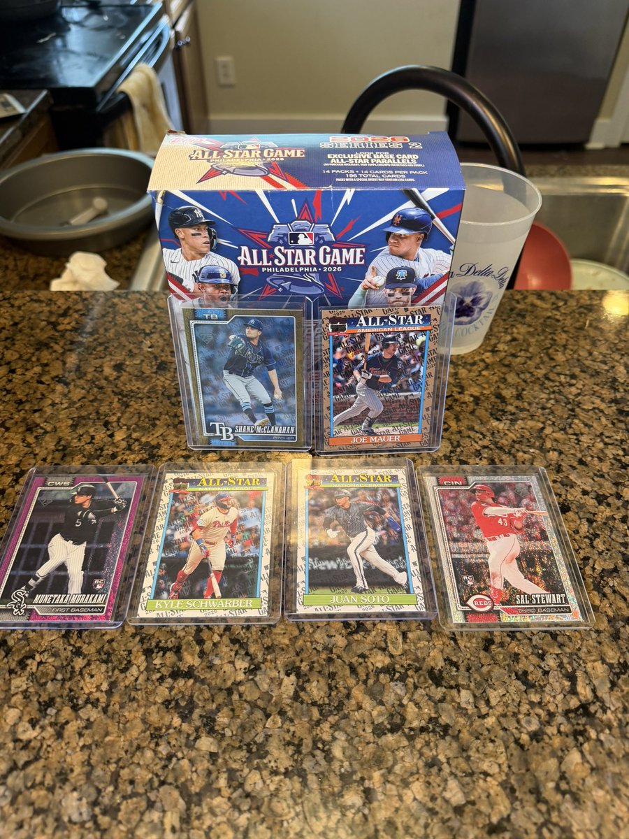 dangleenballs's tweet photo. @ChiTownCardsGuy @CardPurchaser @HobbyRetweet_ @sports_ol @Hobby_Connect These things are juiced! https://t.co/kXmzs5dsjP
