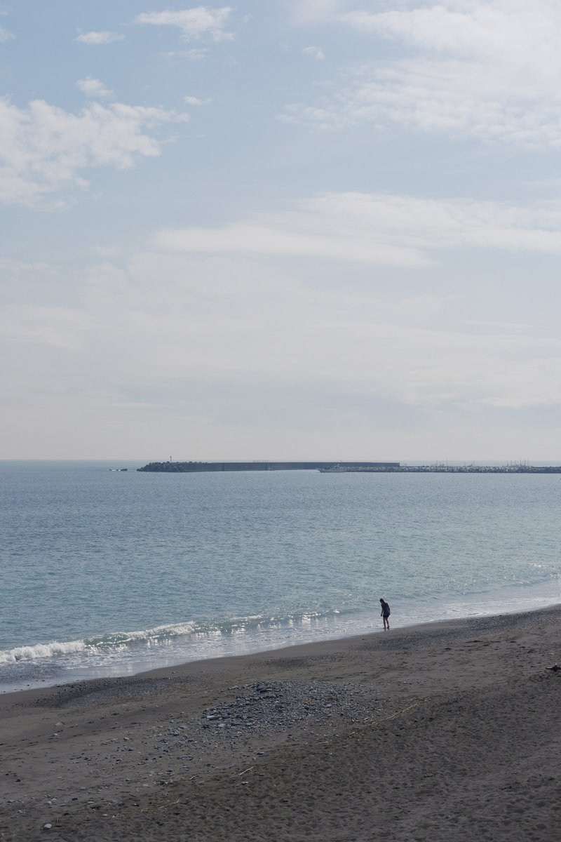 NOSTALGIC Neg.で海辺スナップ。 Shot on fujifilm x-h2 and xf35mmf2rwr.