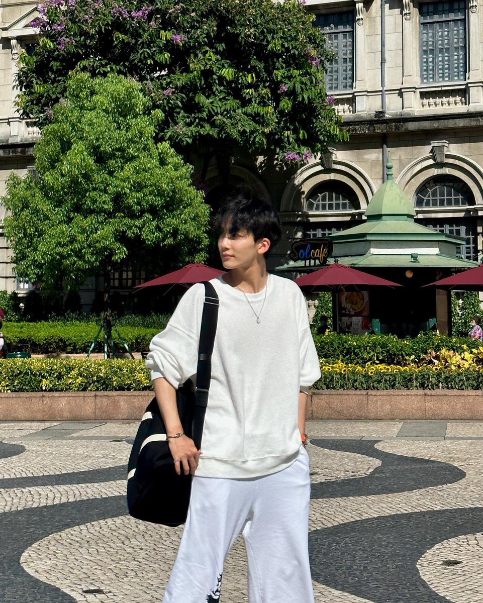 flamehanie's tweet photo. jeonghan’s post on jeonghaniyoo_n 3 years ago today 🤍

jeonghan in macau👼 https://t.co/SSyigRPmC9