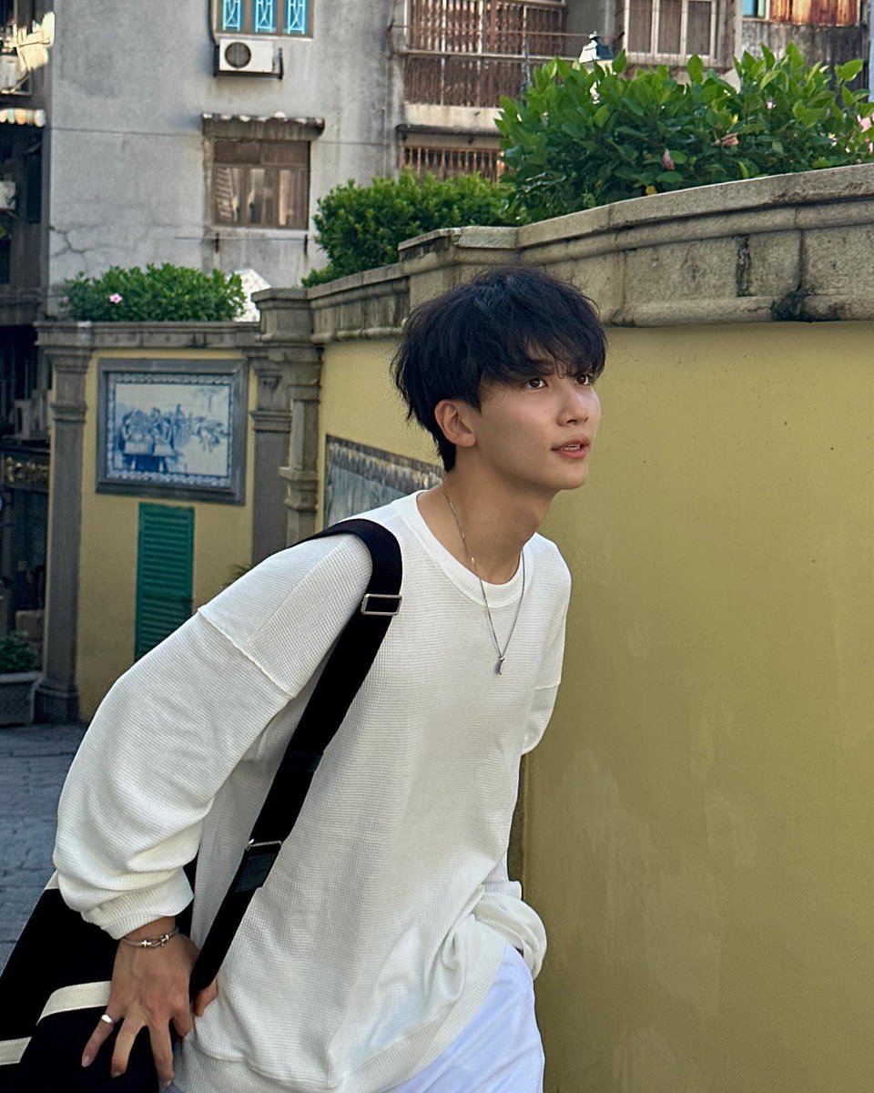 flamehanie's tweet photo. jeonghan’s post on jeonghaniyoo_n 3 years ago today 🤍

jeonghan in macau👼 https://t.co/SSyigRPmC9