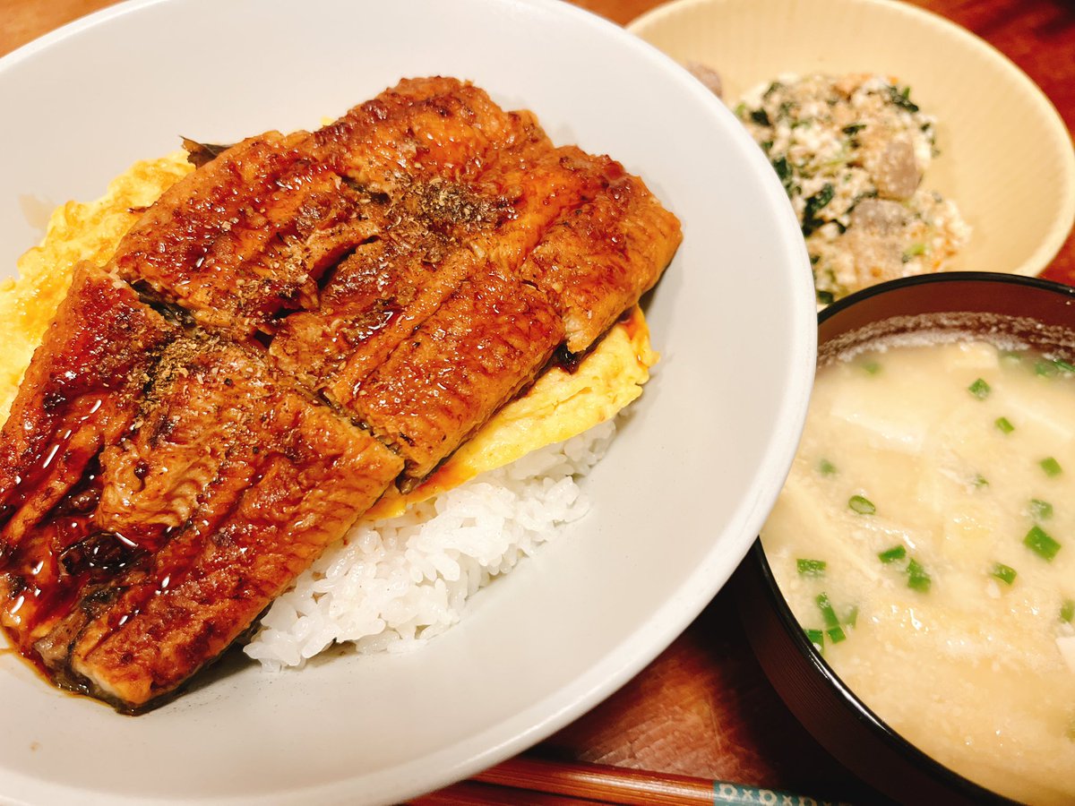 Spice_Plus's tweet photo. 昨日の夕ご飯は
鰻丼、白和え、呉（ご）汁
人生初の呉汁？！
うまうま夕ご飯でした( ´∀｀) https://t.co/keZKMyYw2L