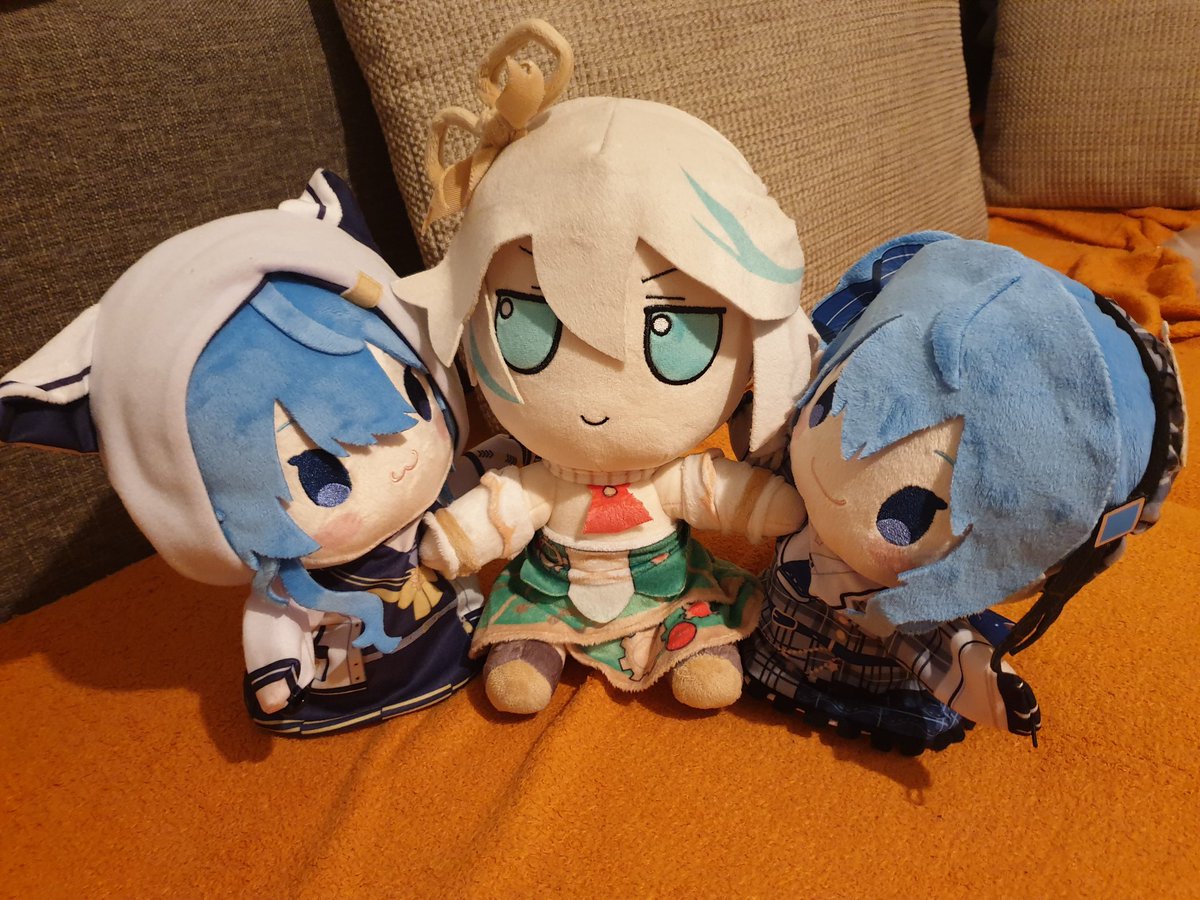 TheBBChan's tweet photo. They are getting closer for a hug? https://t.co/098vLtp83G