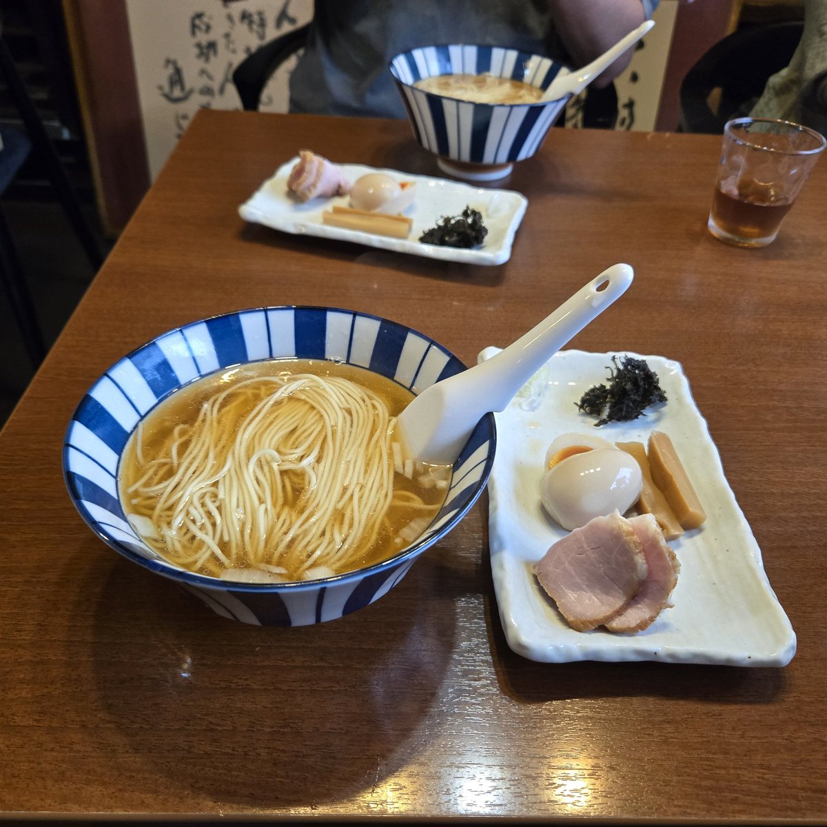 nonsoumad's tweet photo. らららラーメン🍜🐟
富山県氷見市朝日本町
貪瞋癡さん

｢氷見産煮干しラーメン🍜🐟｣

長らくのみんなの宿題店へ訪問🍜🚙

煮干しの旨味を真っ直ぐ感じる
絶品スープ🍜🐟😊

白醤油もひとくち頂きましたが
豚の旨味とキレがとても素敵でした🍜🐷😊

ご馳走さまでした😊

#貪瞋癡 
#氷見市ラーメン 
#百名店 
#のんそう