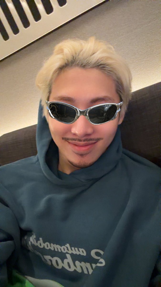 ejtekry24's tweet photo. 수염 더줘 웃기다 애들아 https://t.co/omjZy5abUd