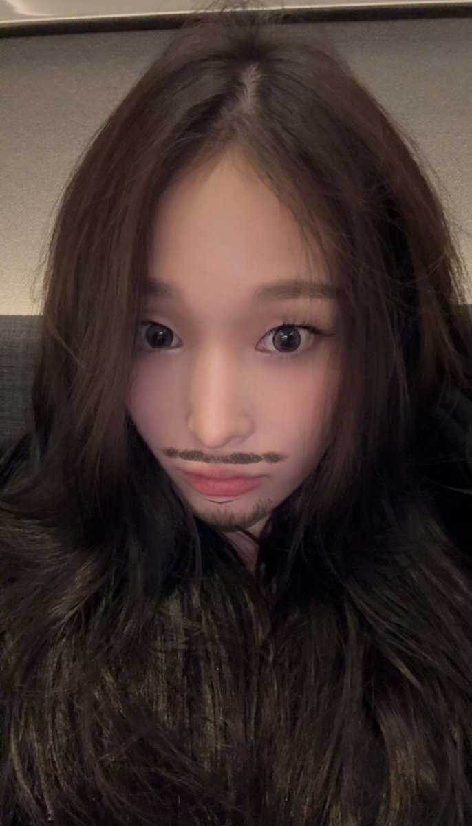 ejtekry24's tweet photo. 수염 더줘 웃기다 애들아 https://t.co/omjZy5abUd