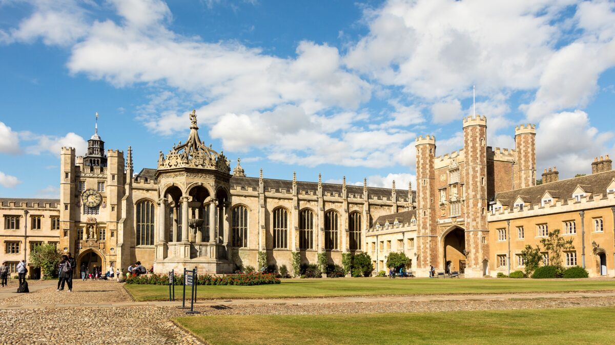 SundayBlender's tweet photo. On June 5, 1661, an 18-year-old Isaac Newton walked through the gates of Trinity College, Cambridge, and quietly began one of the most consequential educations in human history.

https://t.co/UATEXDDwO3 https://t.co/oTKa48izMm