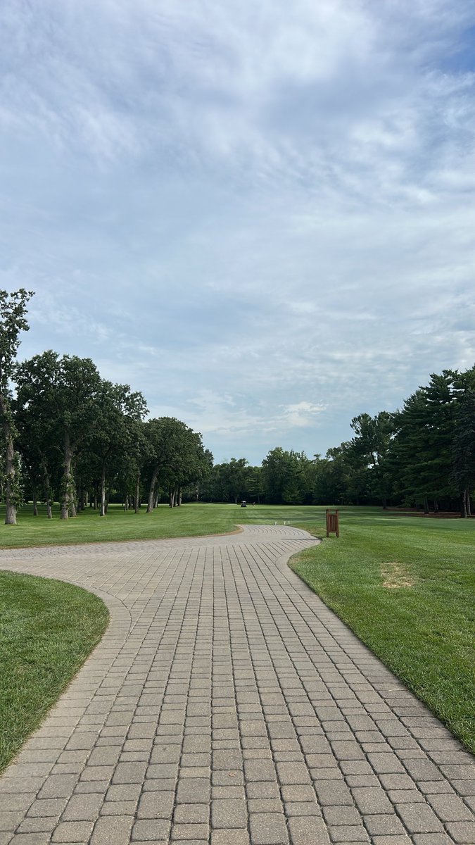 BjLong696's tweet photo. BJ is hitting the links. O/U 73.5 #WhiteBoyWeather https://t.co/QWbmUl4XxY