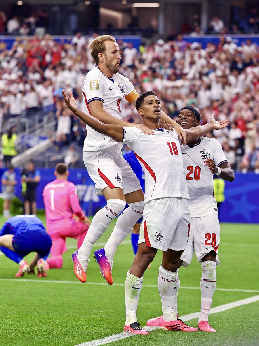 cerati9's tweet photo. 17 Jun 2026 - Fireworks in Big D. ๐ด๓ ง๓ ข๓ ฅ๓ ฎ๓ ง๓ ฟ๐๐ญ๐ท @England @HNS_CFF @FIFAWorldCup #FIFAWorldCup #ENGCRO #England #ENG #ThreeLions #Croatia #CRO #Vatreni #HrabarBroj #GroupL #CANMEXUSA2026 #WeAre26 #Somos26 #CopaMundialFIFA #football #futbol #soccer @ AT&T Stadium https://t.co/CCy6OT6hlM https://t.co/FuZ91hnflk