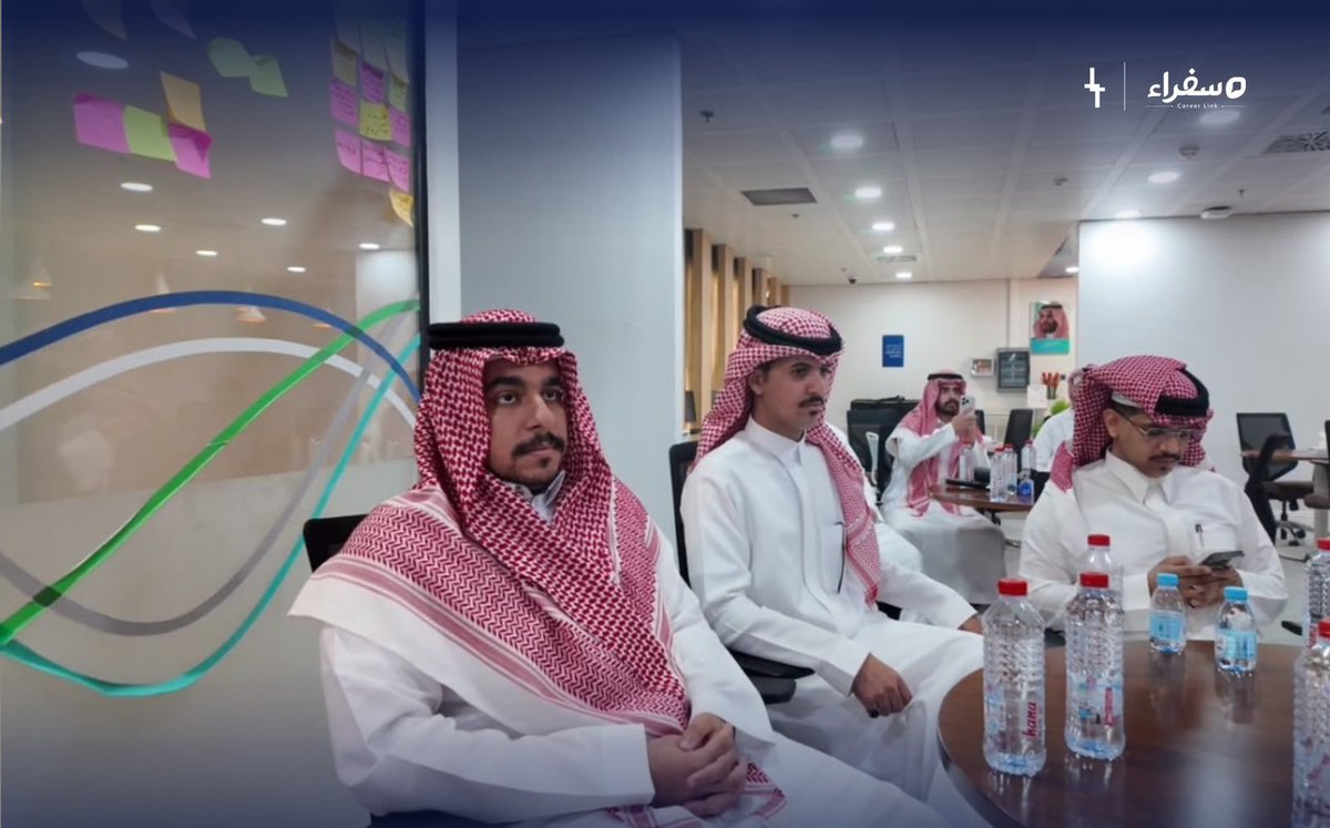 Sufaraa_CL's tweet photo. من هنا بدأت الحكاية ✨

جانب من أولى لحظات انطلاق برنامج سفراء Career Link 🚀 وبداية رحلة عنوانها الطموح، والأثر، والمعرفة.

#سفراء_Career_Link
#من_الطالب_وإلى_الطالب https://t.co/elaKlJ0oxc