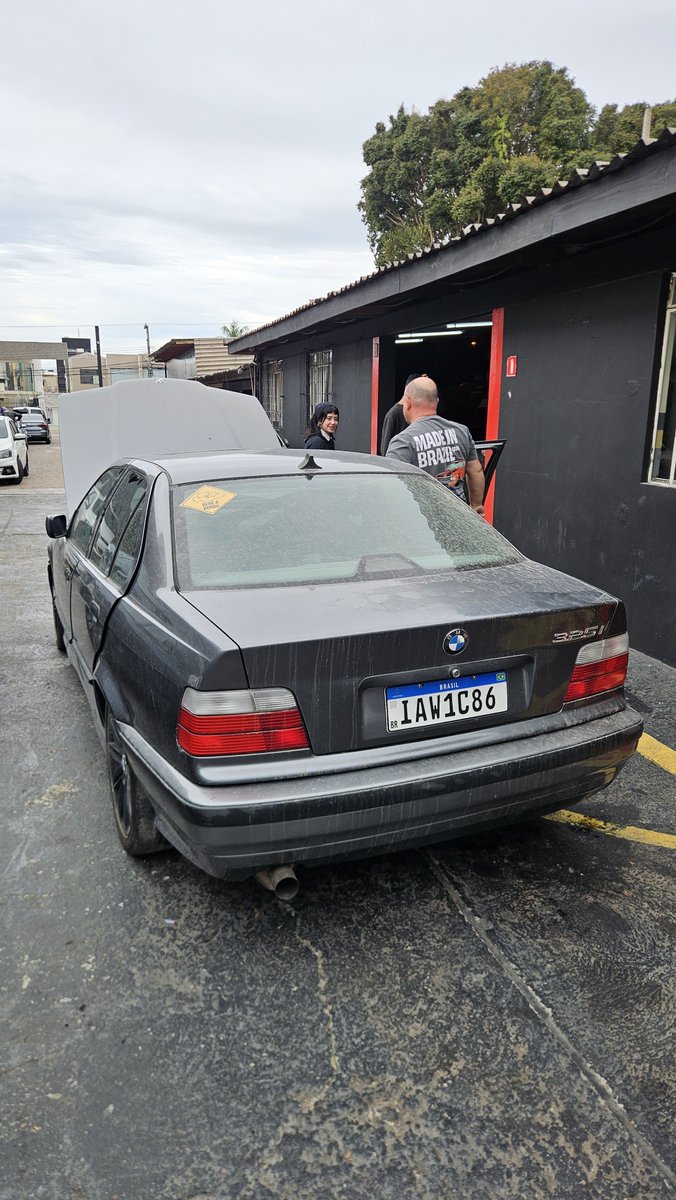 loomzera's tweet photo. eu sou dono de BMW pqp que muito foda https://t.co/GIyH0crDFP