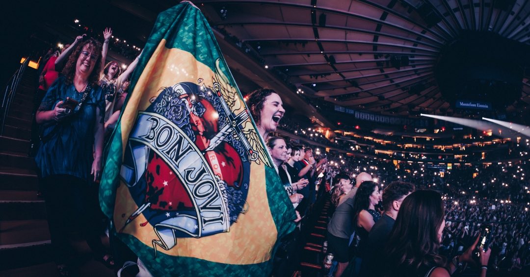 BonJovi's tweet photo. Did this really happen???
Yes, it did 

Night 2

📷: @richfury / MSGE https://t.co/co9we24lrw