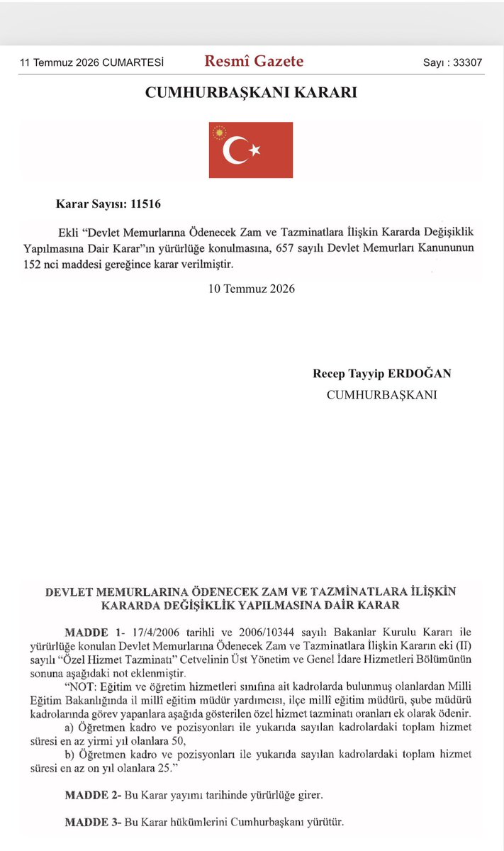 ibrahimguzeluni's tweet photo. Milli Eğitim Bakanlığında görev yapan yönetici ve öğretmenlerin özel hizmet tazminatında ve ek derslerinde değişikliğe gidilerek zam yapıldı. 
Yarın yetkili sendika başta olmak üzere eğitim sendikalarının büyük kısmı mücadelemiz sonuç verdi kazanım elde ettik derler! 
Aynı iş kolunda görev yapan üniversite idari personeline yükseköğretim tazminatı yok, geliştirme ödeneği yok, üniversite daire başkanlarına makam tazminatı yok! Bu mücadele bir tek üniversite memuruna gelince mi sonuç vermiyor? 
Uyan idari personel arkadaşım, senin üyeliğinden aldıkları güçle, ederlerse sadece öğretmenin hakkı için mücadele ediyorlar. Üniversiteye gelince de türkü söylemenin ötesine geçmiyorlar.

TEK ÇARE BİRLİKTE MÜCADELE
@unipersen @erolozvar @_aliyalcin_