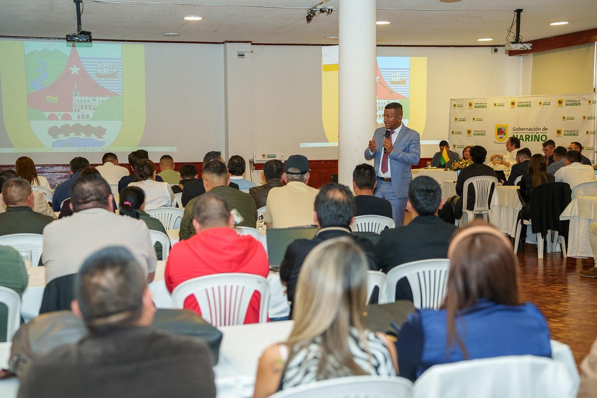 LuisAlfonsoEsc's tweet photo. De los territorios al próximo Plan Nacional de Desarrollo.

Con alcaldes, alcaldesas y delegados municipales avanzamos en una matriz regional que reunirá las prioridades de los 64 municipios de #Nariño para el empalme con el Gobierno Nacional entrante.

Proyectos viabilizados, iniciativas en fase III y propuestas en estructuración harán parte de esta agenda construida desde las subregiones, con indicadores en seguridad, desarrollo social e inversión pública.

#Nariño llega a este proceso con método, datos y una decisión compartida: que la voz del territorio oriente las inversiones de los primeros 100 días, el primer año de gobierno y el próximo Plan Nacional de Desarrollo.

🔗 Boletín de prensa: https://t.co/Hk156yW93s