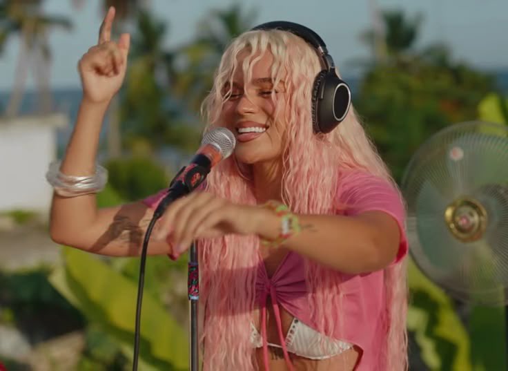 infokarolbr's tweet photo. 🚨 “Si Antes Te Hubiera Conocido” (1,387B) by Karol G has surpassed “Provenza” to become the second most-viewed solo music video of the decade.

— “Bichota” by Karol G is the first with 1,471B. https://t.co/hfy0BHxt31