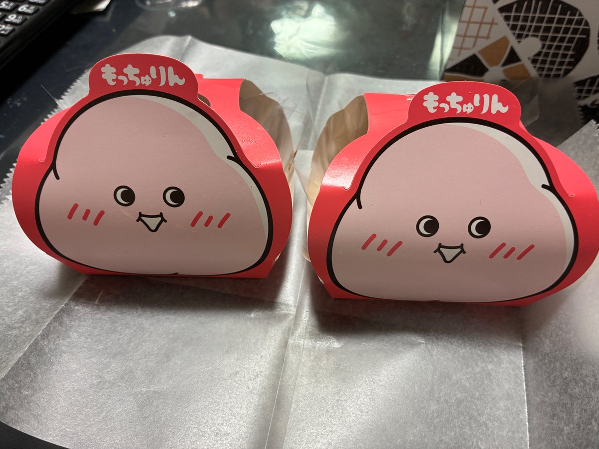 zen1_'s tweet photo. 🍀今日の一言

「人気には理由がある。並んだ先には、美味しい出会いが待っていました。」

次は他の味も食べてみたいです！

#ミスタードーナツ #ミスド #もっちゅりん #新商品 #期間限定 #ドーナツ #きなこ #みたらし #スイーツ #鶴見グルメ #鶴見駅前 #ミスド新作

https://t.co/HLGcGexOY0 https://t.co/vGQVKJMkKS