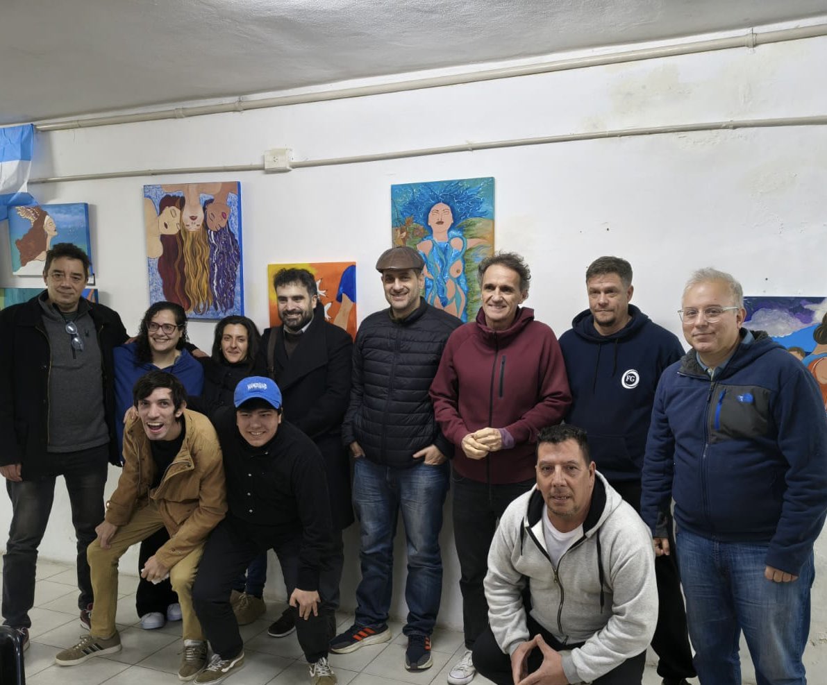gkatopodis's tweet photo. La realidad se volvió mucho más difícil para un montón de sectores, y las personas con discapacidad están entre las más afectadas.

Hoy, junto a @_MarianoLuongo, compartimos una reunión con personas con discapacidad y con compañeros y compañeras de la Comuna 5 para escuchar qué está pasando, conocer de primera mano los problemas que enfrentan y pensar cómo construir respuestas.

Escuchar, entender y trabajar con quienes viven esa realidad todos los días es la única manera de construir una agenda que sirva de verdad. En eso vamos a seguir.