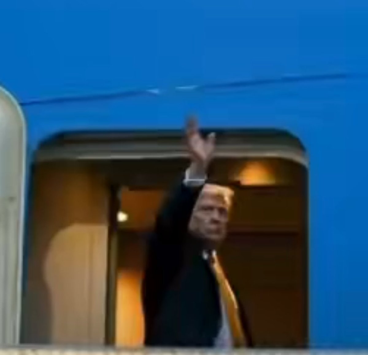 MelissaRedpill's tweet photo. 💥BOOOOM!💥
Dan Scavino posted President Trump with the blue door of the airplane… much like the end of the Truman Show…
While playing the BOOM SONG that says “READY OR NOT.“

And President Trump posted BOOM!

Stay comfy my friends. https://t.co/VMfG1zFFOe