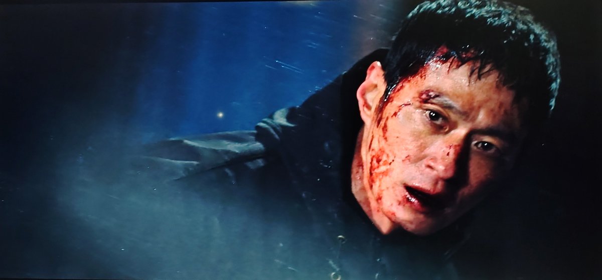 RigelblueBeta's tweet photo. From a well handsome sungkyu to bloodied rugged sungkyu 🥹🔪 

#김부장 #김성규 #AgentKimReactivated https://t.co/SafOQPizyr