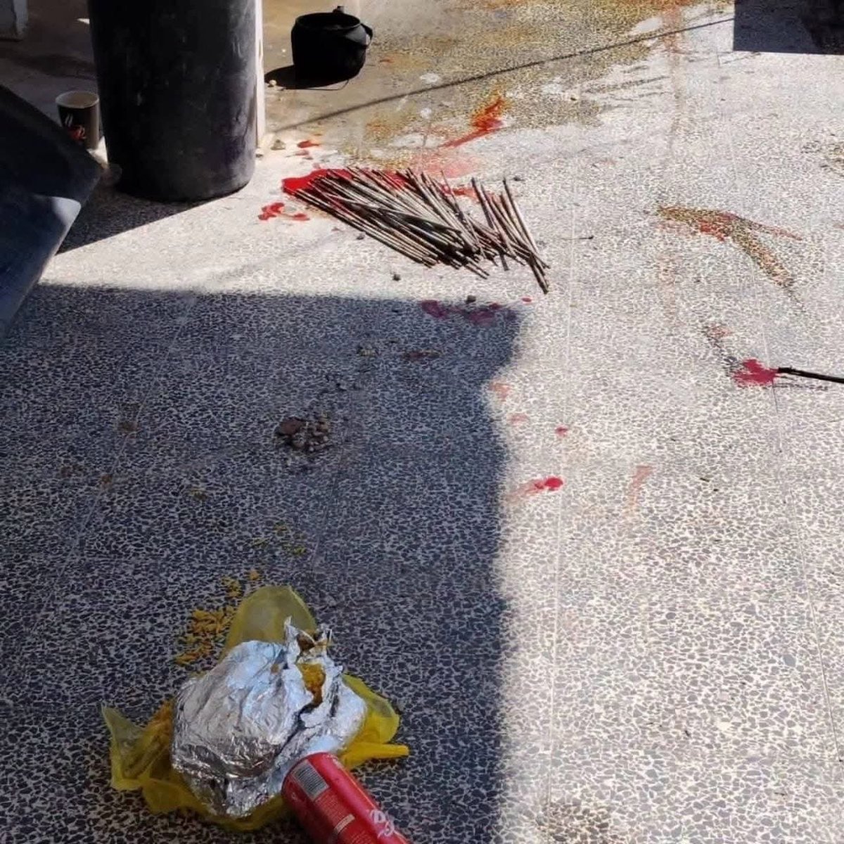 yipengGe's tweet photo. Israel is still attacking hospitals in Gaza. Killing and injuring hospital staff. So fucking enraging. 

Healthcare Workers Watch (HWW)​: An Israeli quadcopter attacked Kamal Adwan Hospital this afternoon, injuring two maintenance staff members while they were having lunch. https://t.co/YQwRKaJSEu