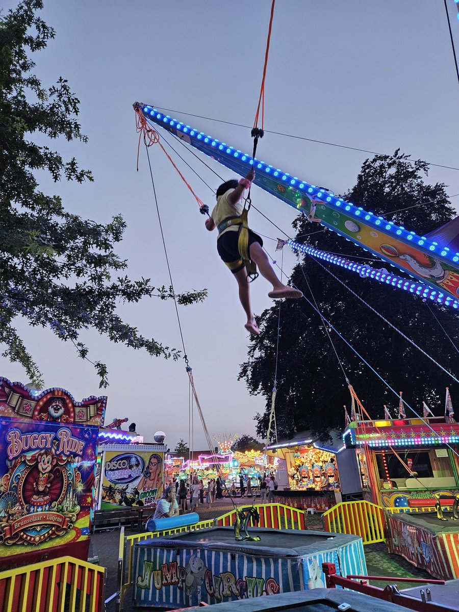 AnitaPeeters's tweet photo. Weekendje oppassen op de #nichtjes 7 en 8! Saar ๐พ heel blij met al die aandacht ๐
en het is hier ook nog #kermis ๐ wat een #feest bij tante Anita #nooitmeernaarhuis nu slapen want het zal vroeg dag zijn ๐ซฃ #truste ๐ https://t.co/wazPBM3Hop