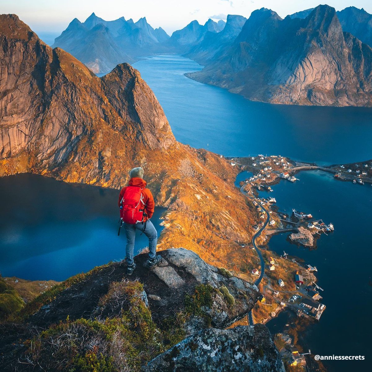 visiteurope's tweet photo. Everyone's talking about @Erling Haaland. We're talking about where he calls home🏔️⚽.
These fjords? World-class.
These northern lights? Unplayable✨. 

England's game plan: stop Haaland🫷 .
Ours? Start planning Norway😉. https://t.co/YwwuLzmPyH